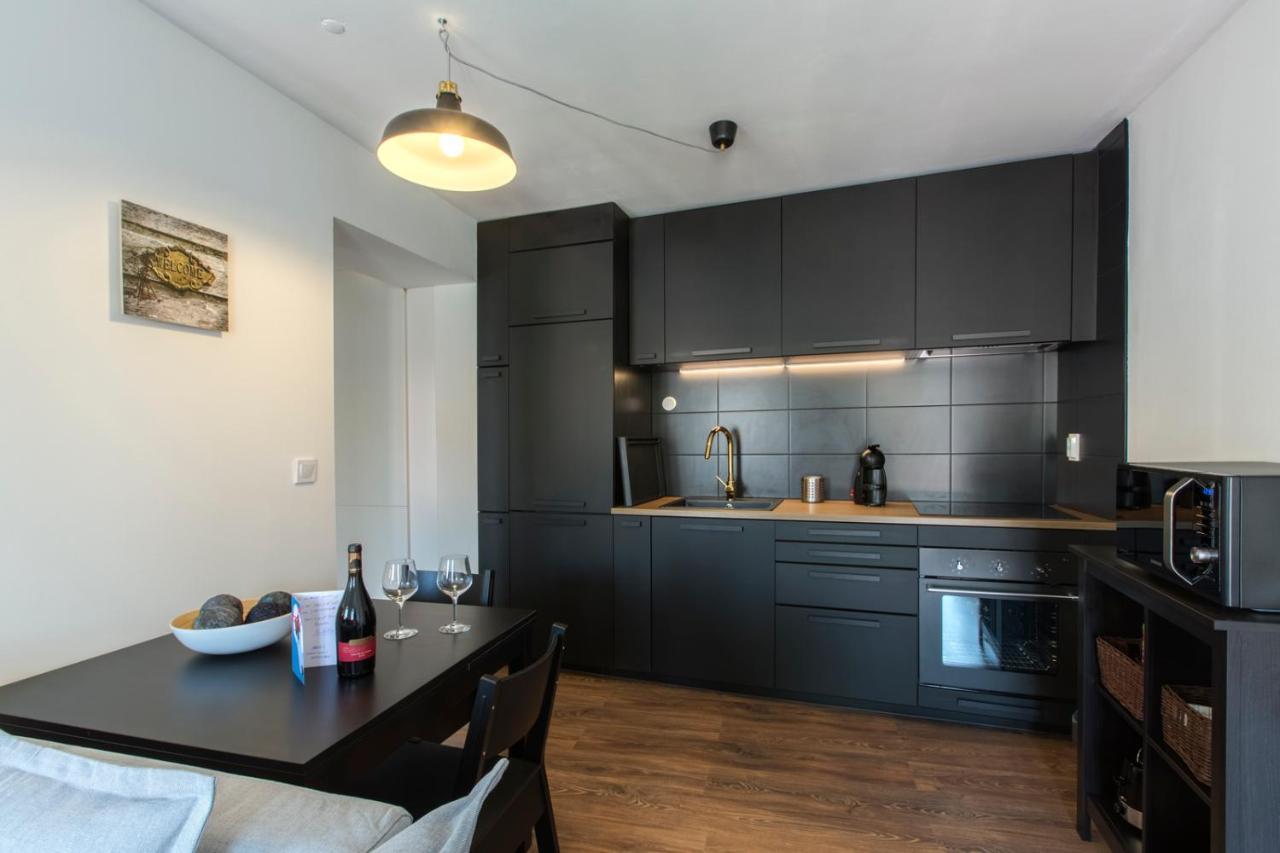 Amazing Downtown Apt With Small Balcony With View Over The Castle Lisboa Eksteriør bilde